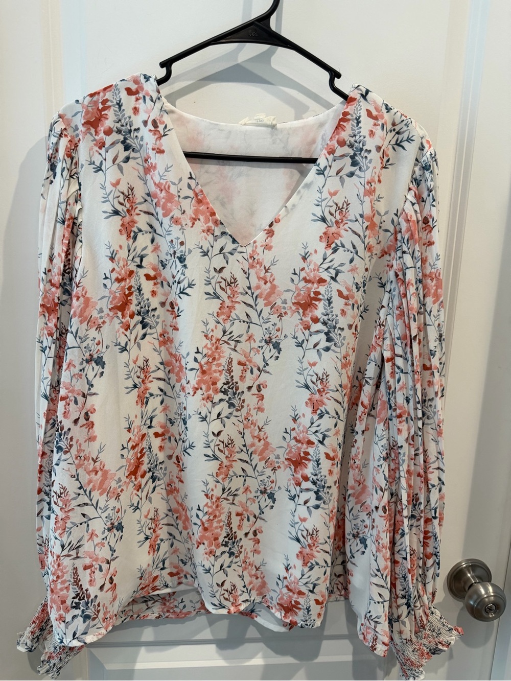 Entro White Floral V-Neck Blouse Size Large